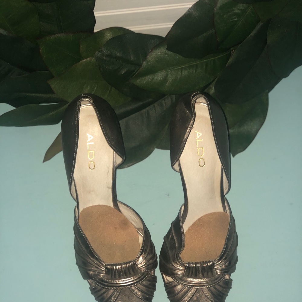 Like New Aldo metallic heel